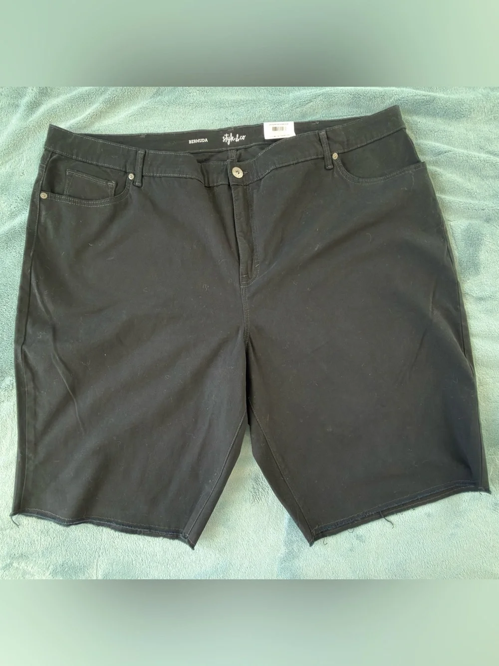 NEW STYLE & CO Plus Size Denim Raw-Edge Deep Black Mid-Rise Bermuda Short Sz 28W